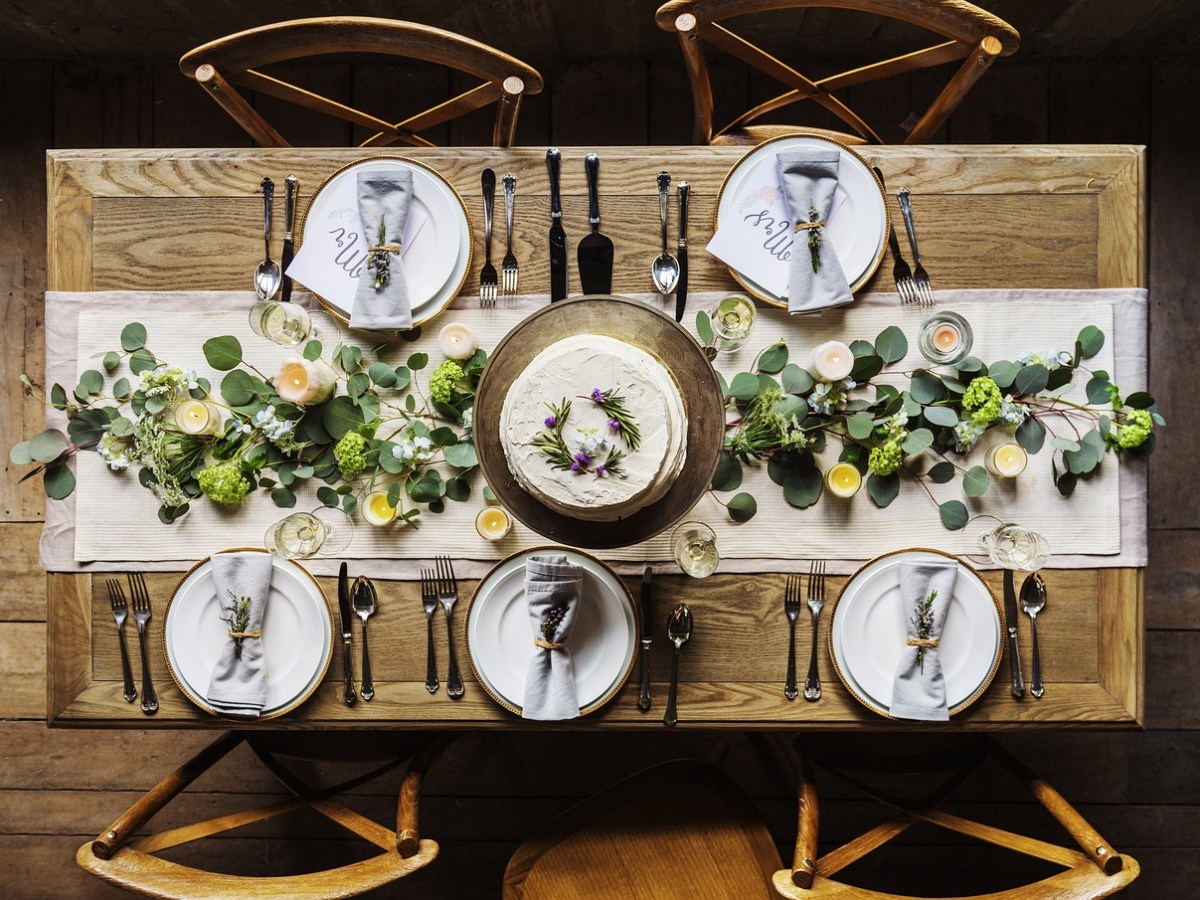 Margaret Visser’s Deconstruction of Table Manners, Etiquette, and Gastronomic Symbolism